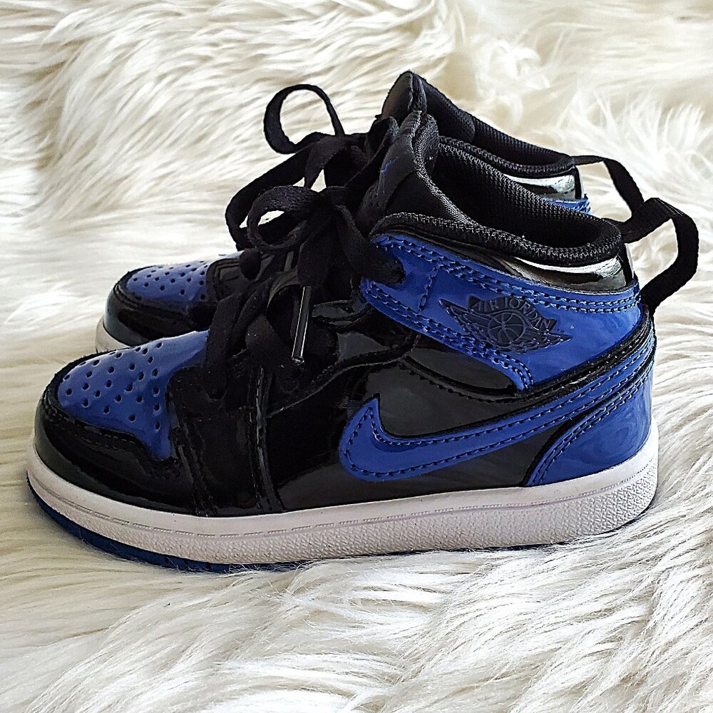 Nike Air Jordan Black/Blue Kid's 1 Retro High OG Patent Bred SZ 10C - Picture 5 of 13